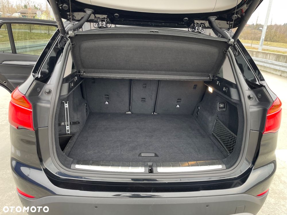 BMW X1 sDrive18i Sport Line - 17