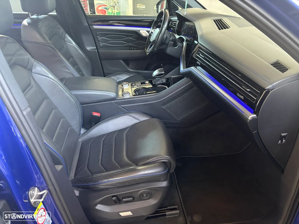 VW Touareg 3.0 TSI e-Hybrid R - 18