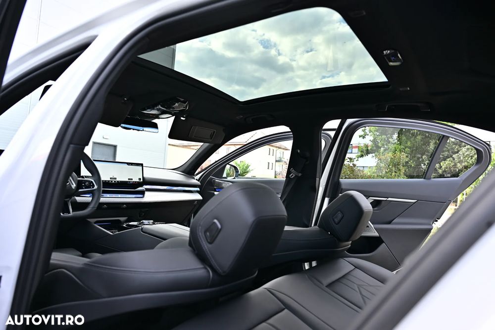 BMW Seria 5 530i xDrive AT - 23