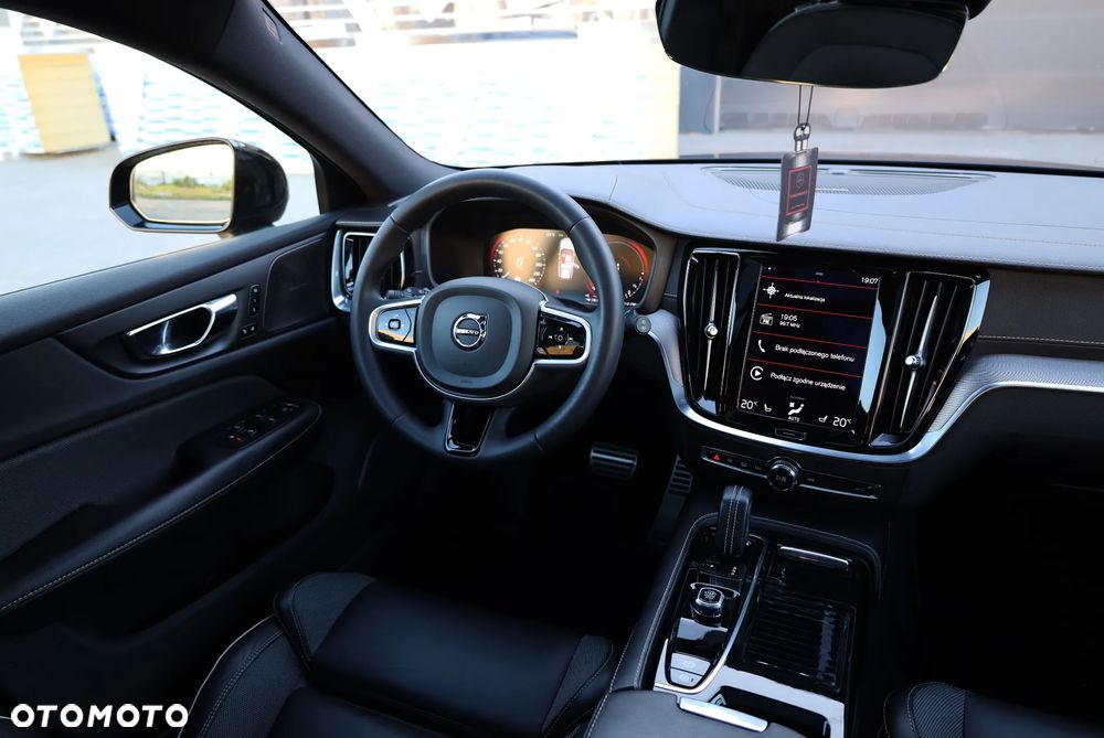 Volvo V60 T8 AWD Twin Engine Geartronic R-Design - 28