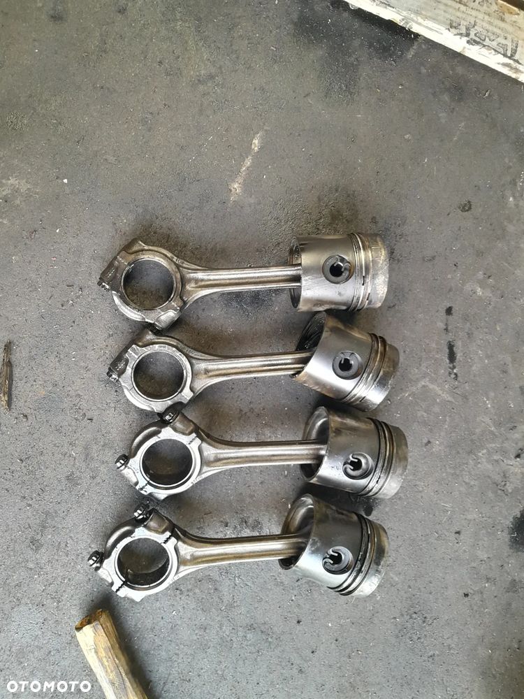 Tłok z korbowodem Mercedes 1520 OM366A.7/1 !! 4szt. - 1