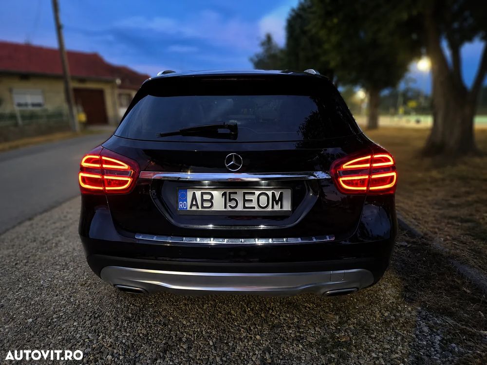 Mercedes-Benz GLA 180 7G-DCT Urban - 2