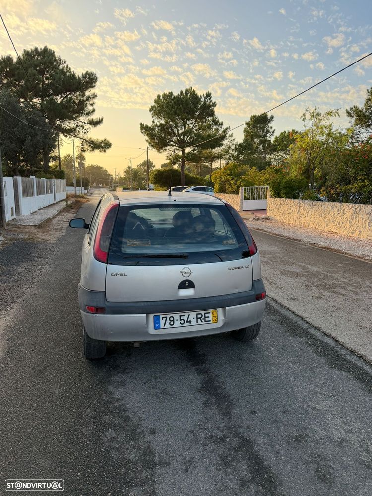 Opel Corsa 1.2 16V Confort - 2