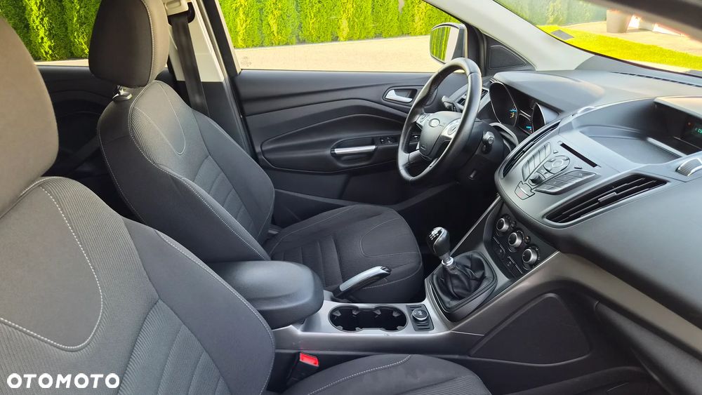 Ford Kuga 1.6 EcoBoost 2x4 Titanium - 12