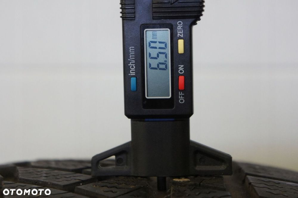 NR 416 Opony Zima 235/55/17 Continental Bieżnik ok. 7,00mm - 6