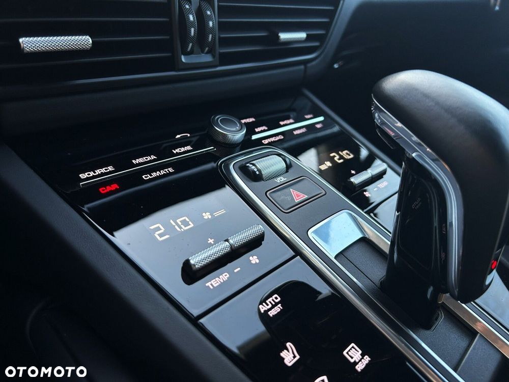 Porsche Cayenne GTS - 32