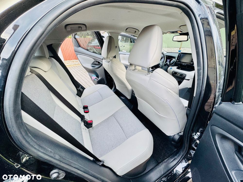 Toyota Yaris Hybrid 1.5 Selection Elegant - 6
