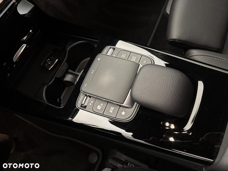 Mercedes-Benz Klasa A 180 7G-DCT - 17