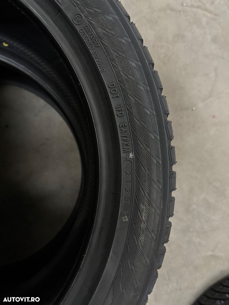 Vând 4 anvelope 275/40/20 Yokohama de iarnă noi - 4