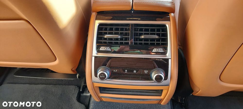 BMW Seria 7 740e iPerformance - 14