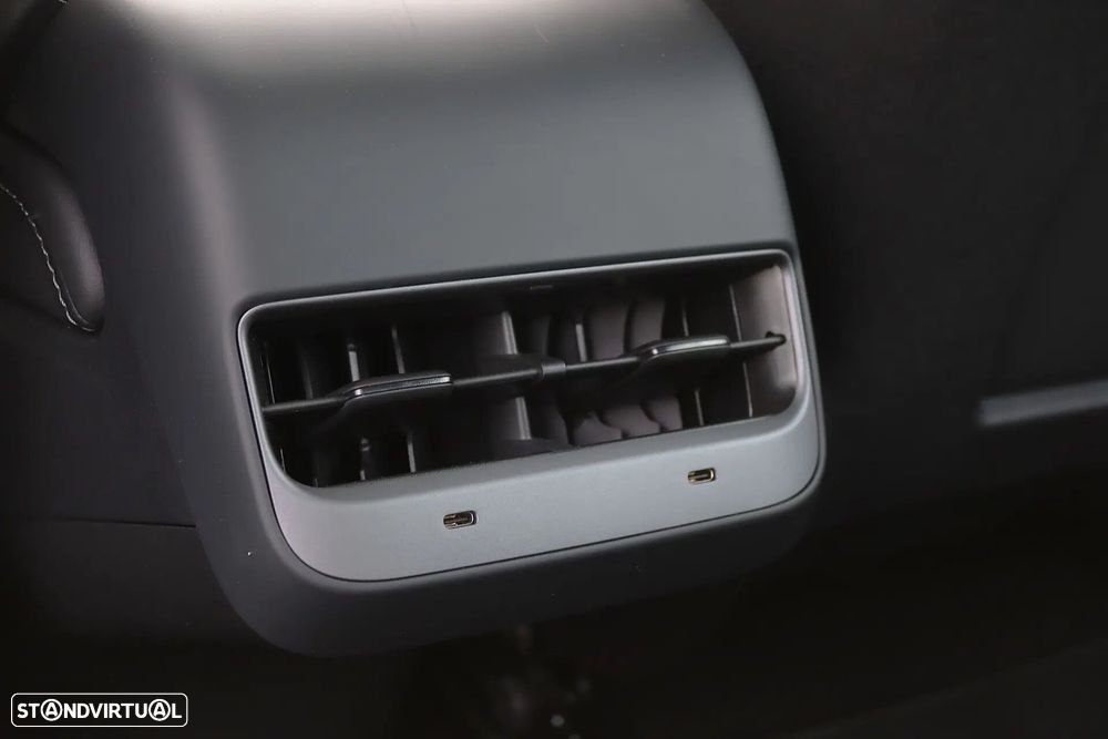 Tesla Model 3 Long-Range Dual Motor AWD - 32