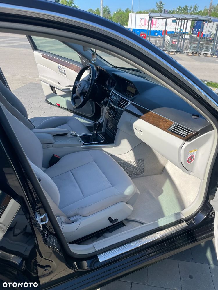 Mercedes-Benz Klasa E 200 CGI BlueEFFICIENCY - 9