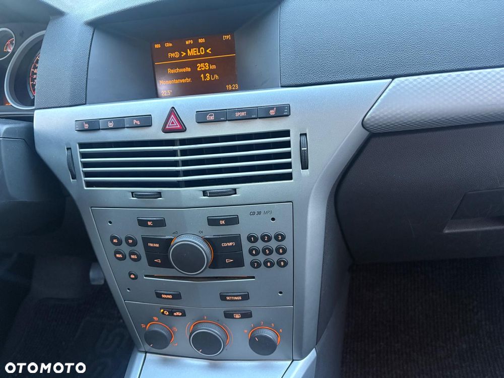 Opel Astra 2.0 Turbo Edition - 10