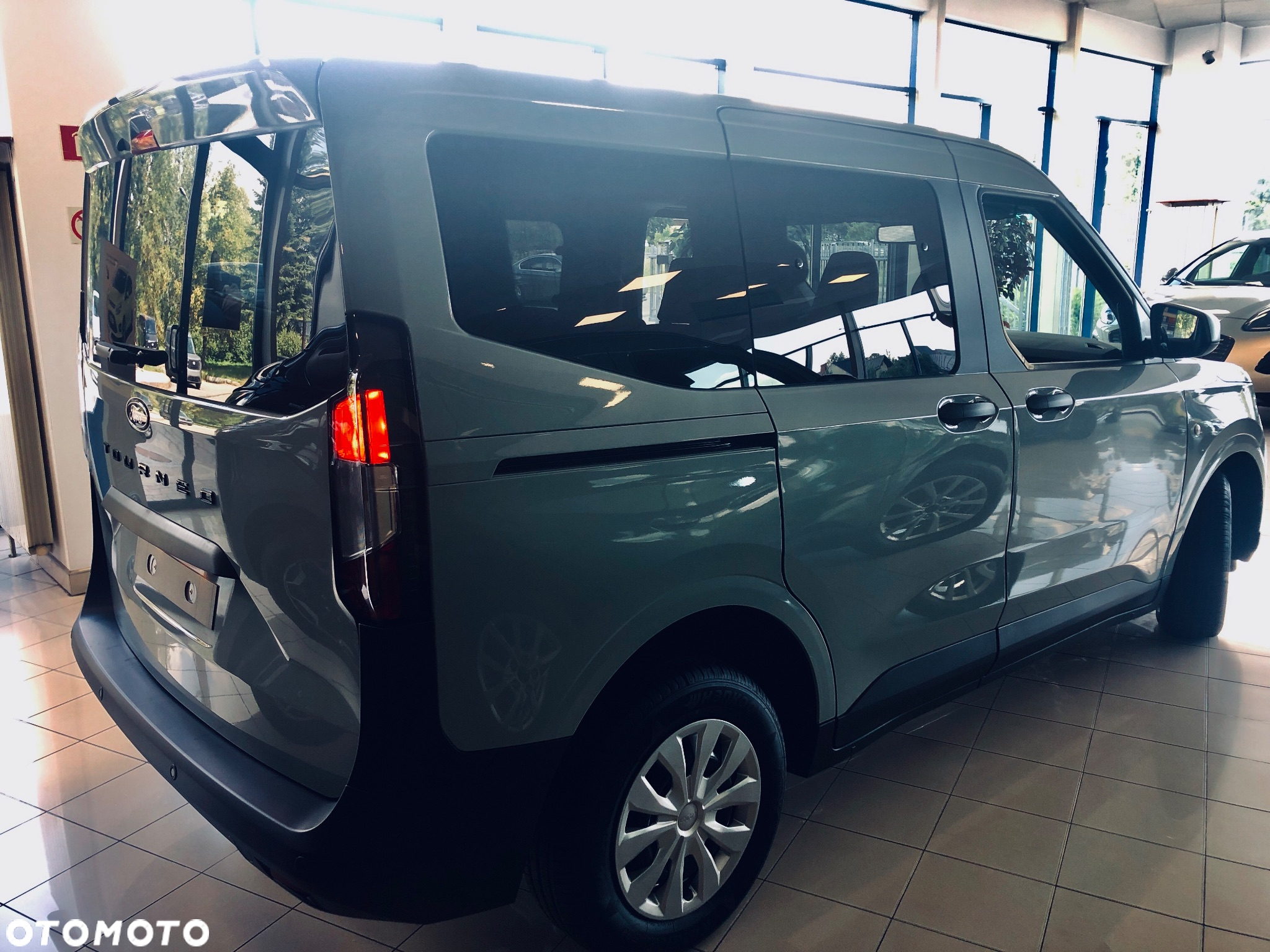 Ford Tourneo Courier 1.0 EcoBoost Trend - 4