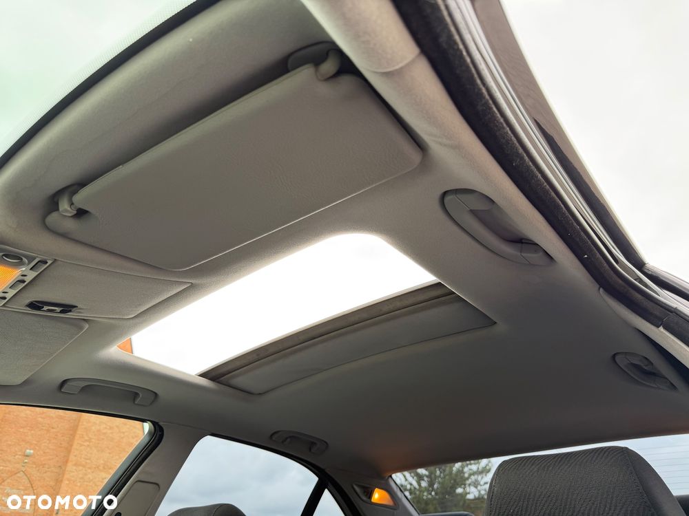 BMW Seria 5 520i - 22