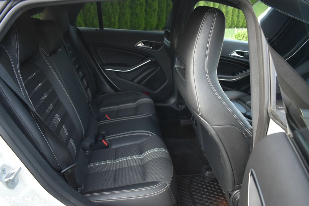 Mercedes-Benz CLA 200 7G-DCT UrbanStyle Edition - 11