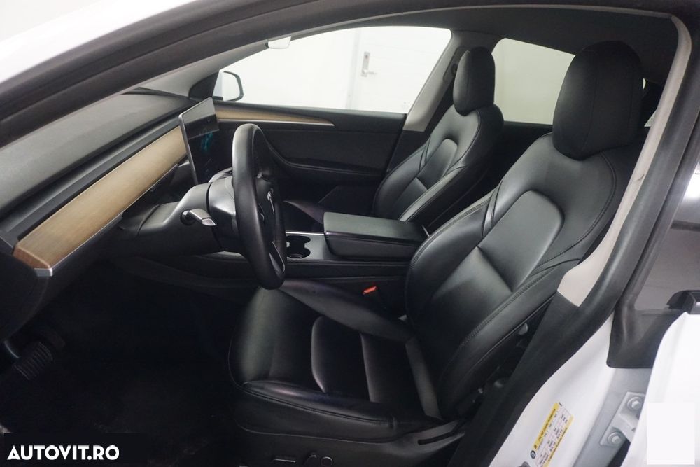 Tesla Model Y - 7