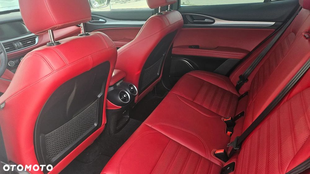 Alfa Romeo Stelvio 2.0 Turbo 16V AT8-Q4 Ti - 14