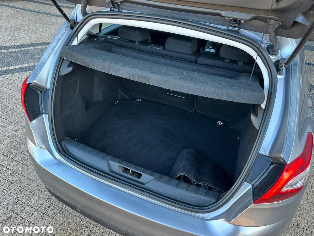 Peugeot 308 1.6 BlueHDi Allure S&S - 23