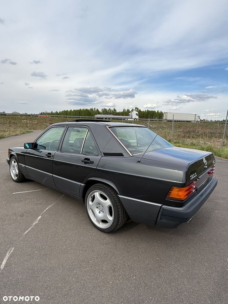 Mercedes-Benz W201 (190) - 12