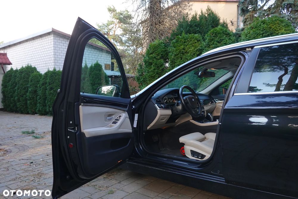BMW Seria 5 530d xDrive - 9