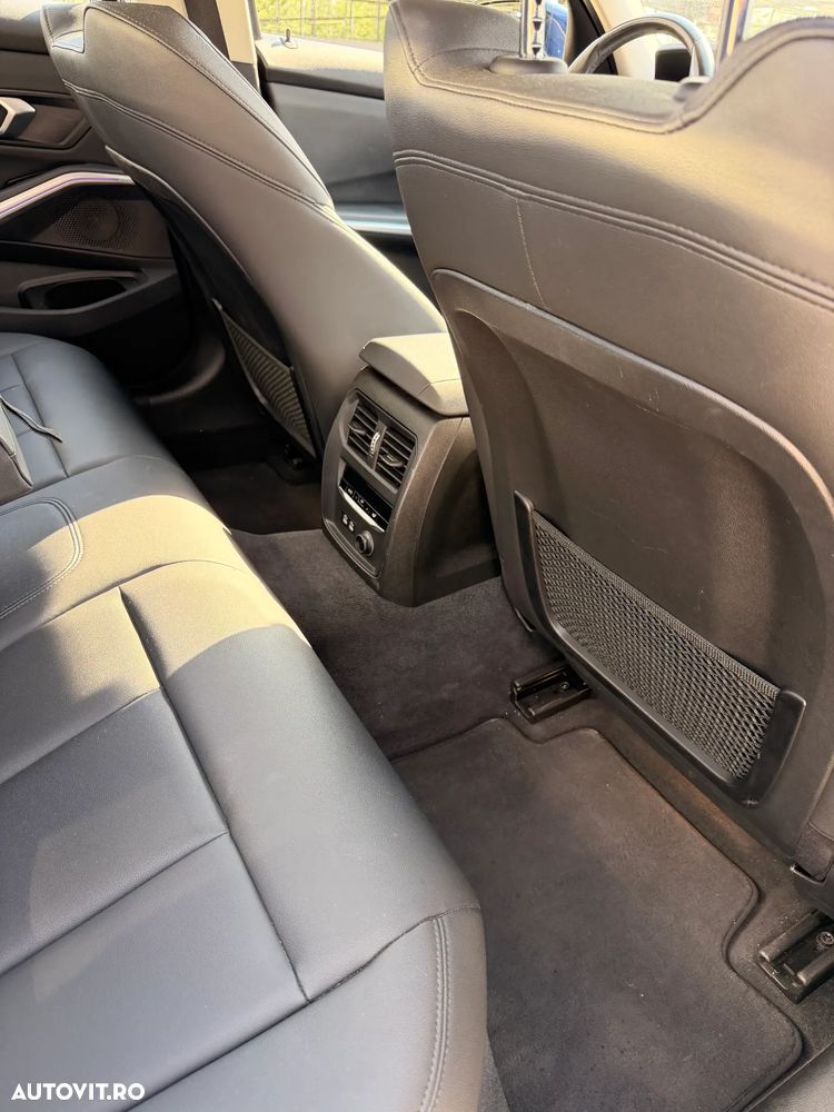 BMW Seria 3 318d Aut. - 26