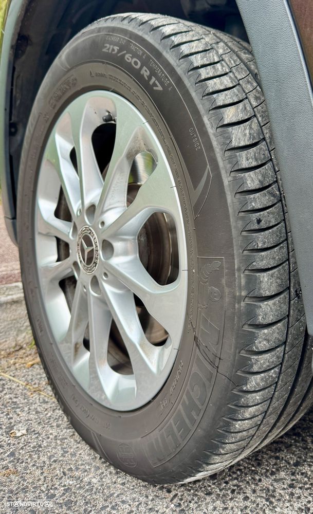 Mercedes-Benz GLA 220 4Matic 7G-DCT - 11