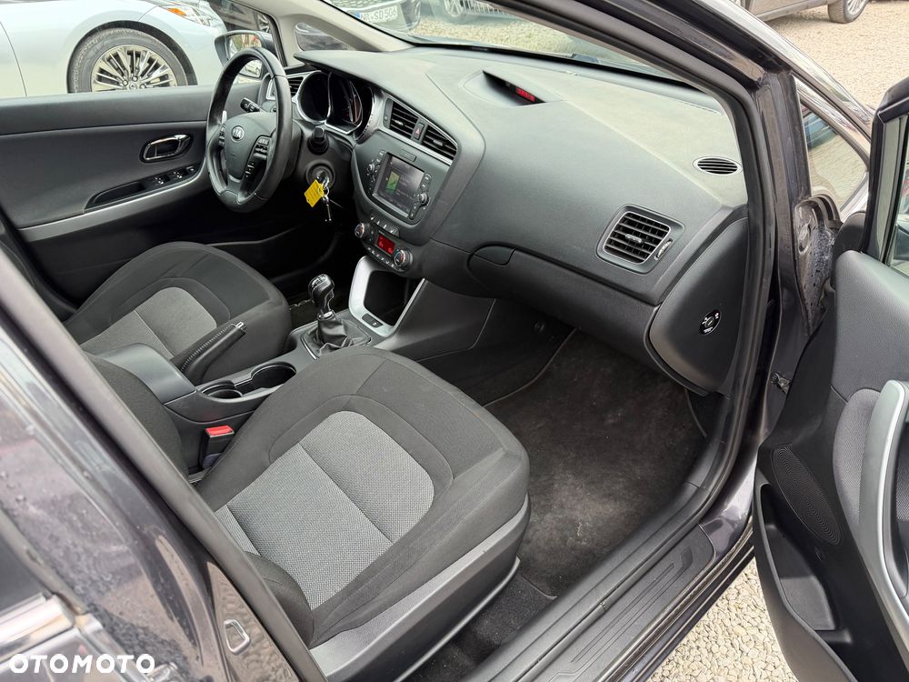 Kia Ceed 1.6 CRDi 136 ISG Dream-Team Edition - 24
