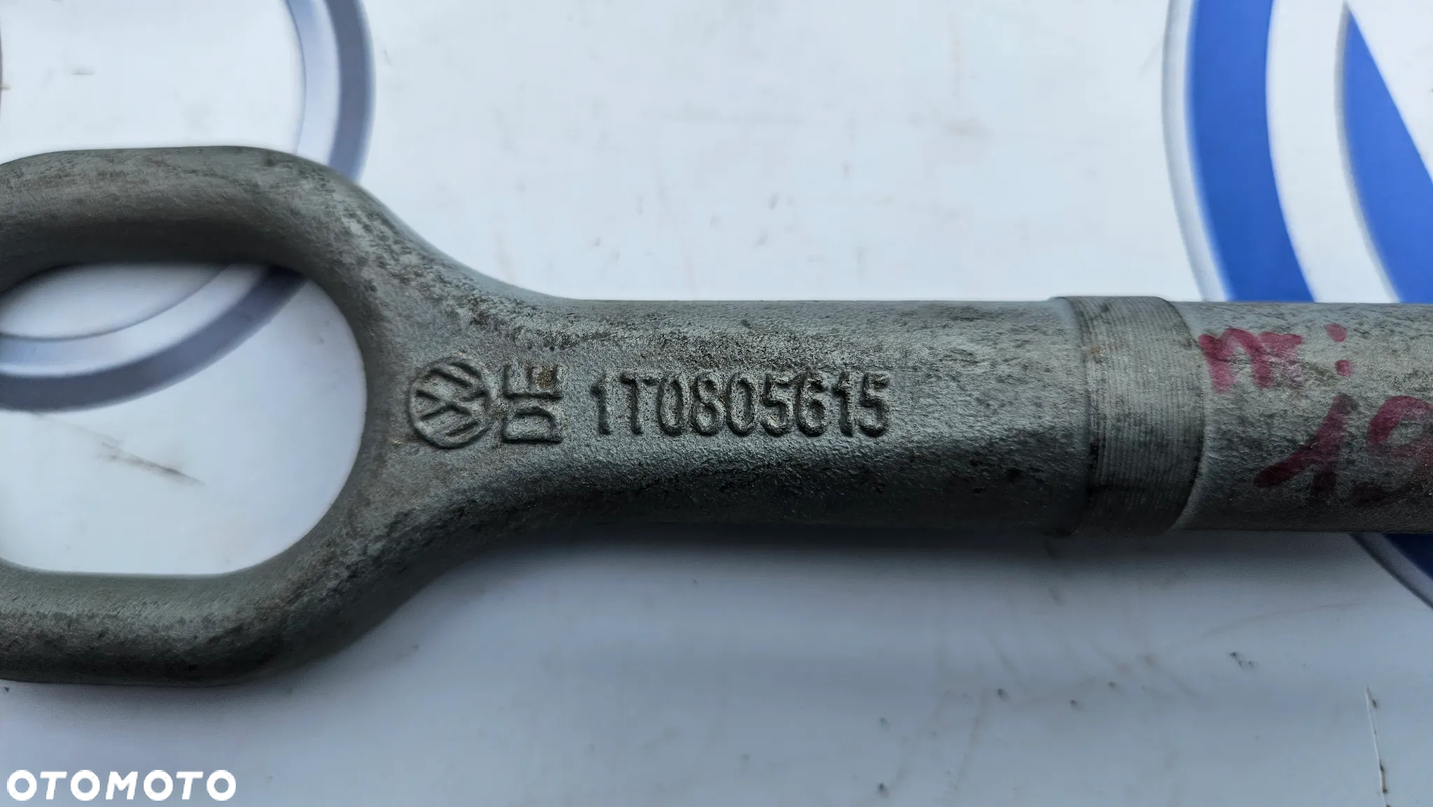Hak Ucho holownicze Wkrętka Zaczep VW Touran I VW Passat B6 1T0805615 - 2