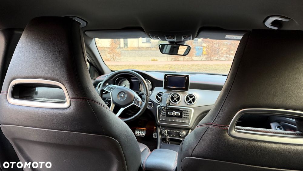 Mercedes-Benz GLA - 10
