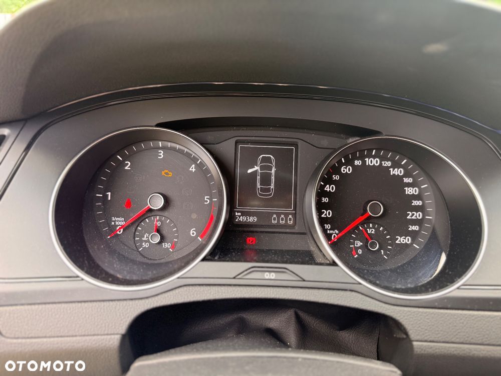 Volkswagen Passat 2.0 TDI SCR Trendline - 8