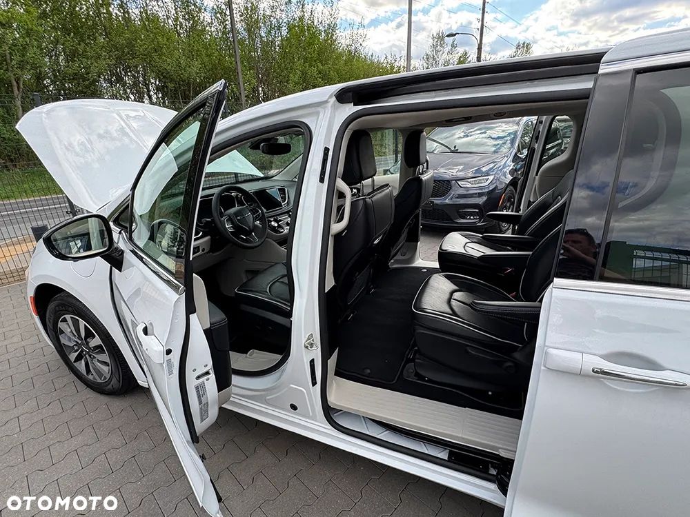Chrysler Pacifica - 23