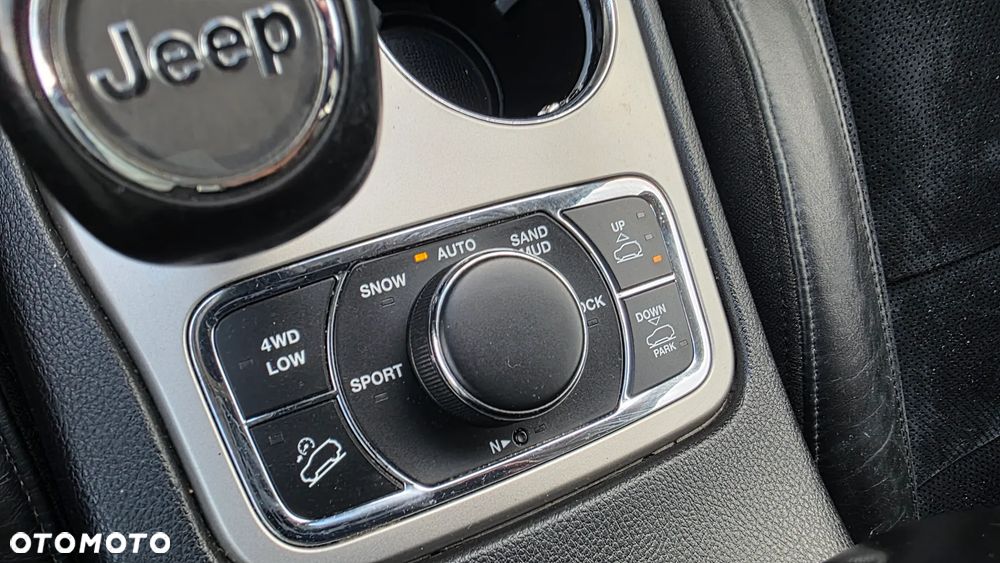 Jeep Grand Cherokee - 21
