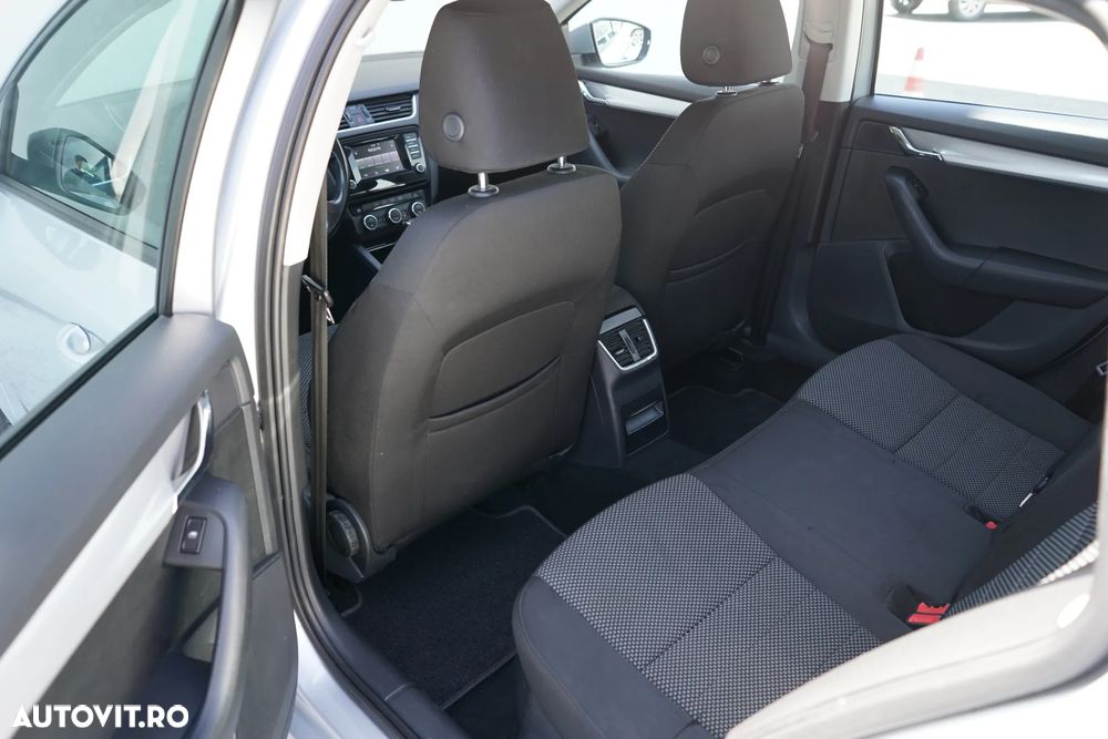 Skoda Octavia 2.0 TDI AMBITION DSG - 24