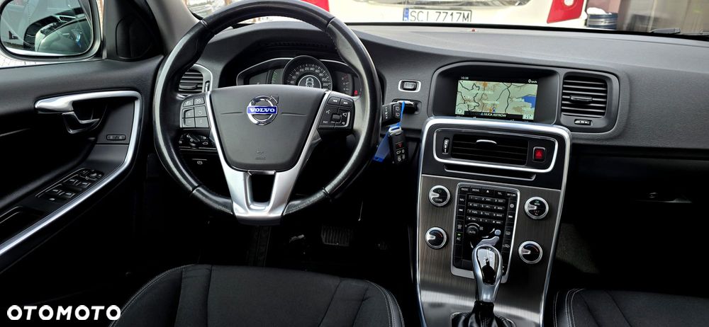 Volvo V60 T3 Momentum - 26