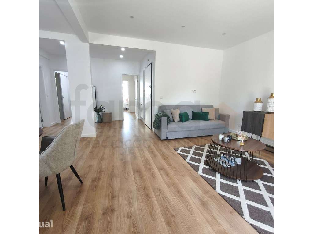APRESENTAMOS ESTE BELÍSSIMO APARTAMENTO TOTALMENTE REMODELADO EM BA... - Grande imagem: 3/13