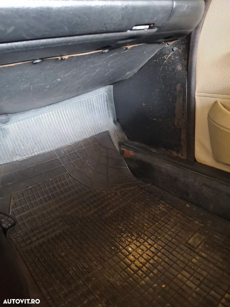 Mercedes-Benz W115 - 9