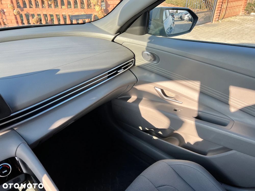 Hyundai Elantra - 19