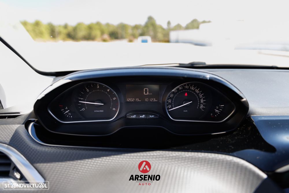 Peugeot 208 1.5 BlueHDi Signature - 27