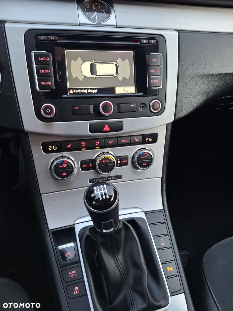 Volkswagen Passat - 17