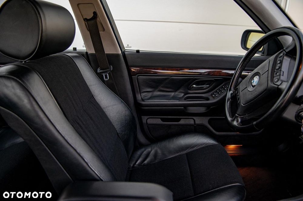 BMW Seria 7 740i V8 - 10