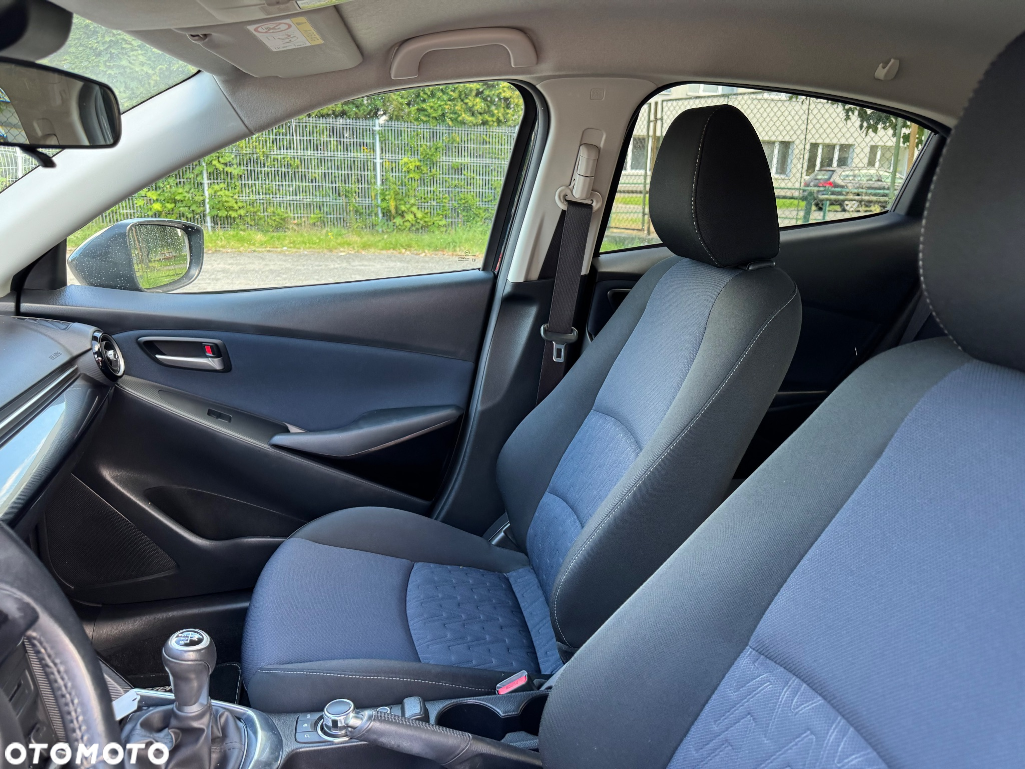 Mazda 2 - 10