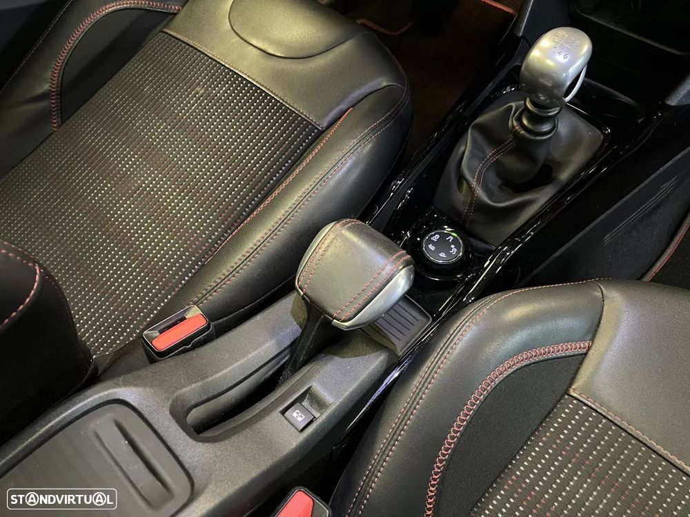 Peugeot 2008 1.2 PureTech GT - 11