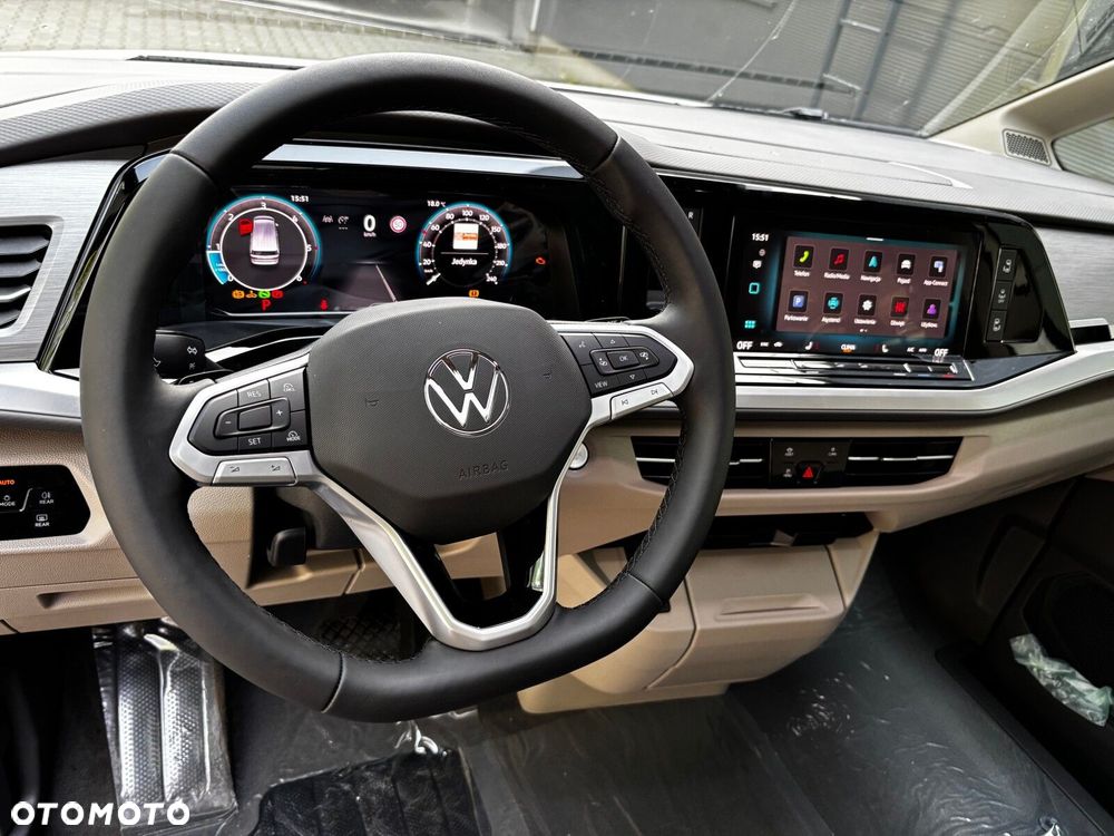 Volkswagen Multivan - 24