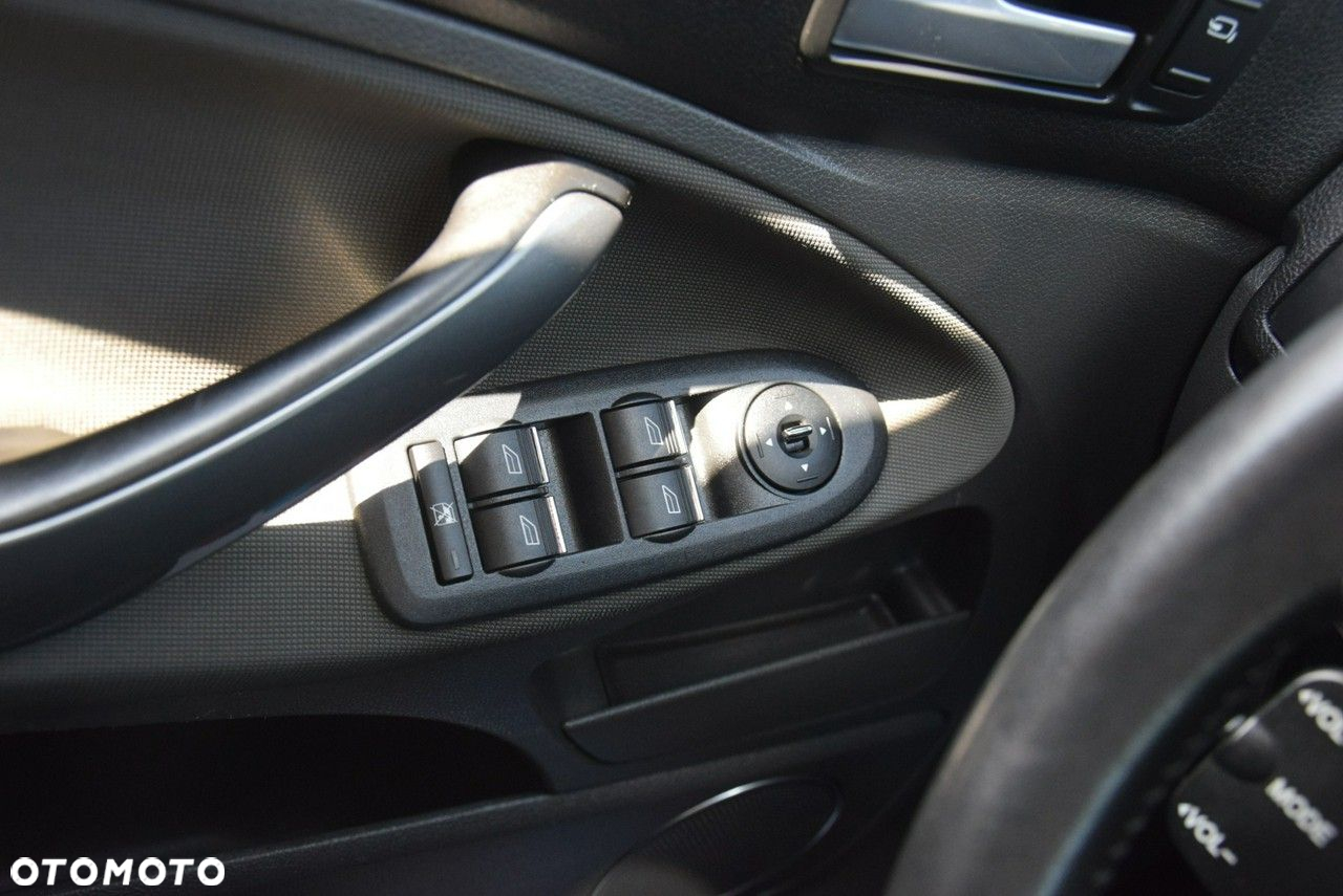 Ford Kuga 2.0 TDCi 2x4 Titanium - 27