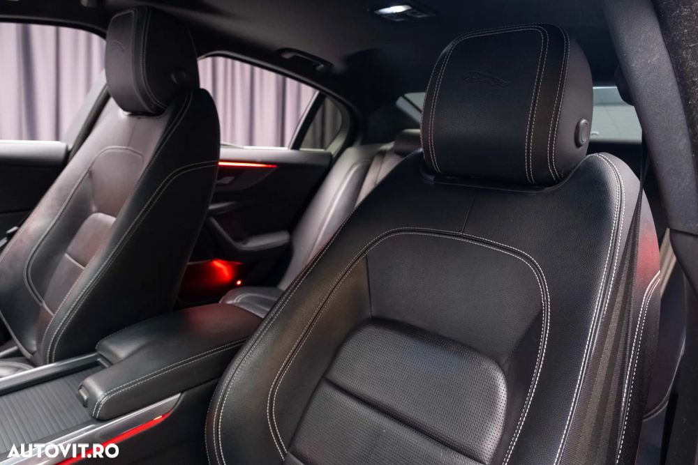 Jaguar XE 2.0 AWD Portfolio - 28