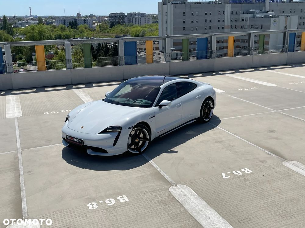 Porsche Taycan Turbo - 12