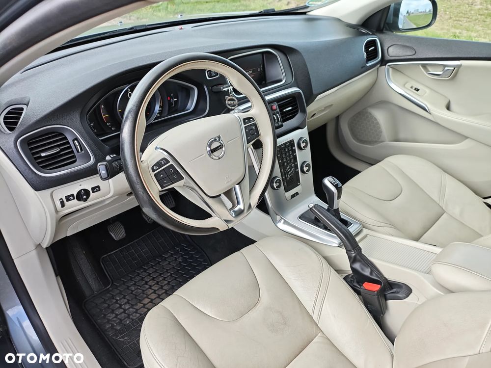 Volvo V40 D3 Inscription - 20
