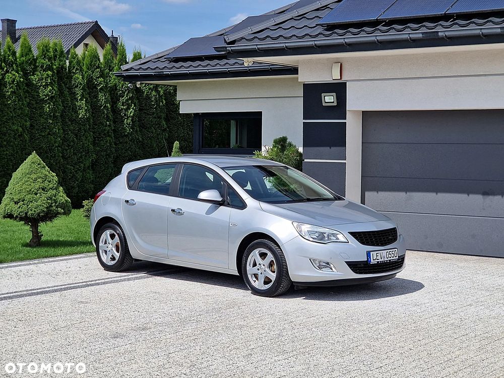 Opel Astra 1.4 Turbo 150 Jahre - 9