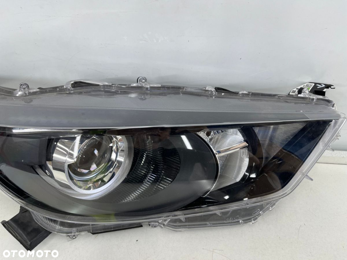 Lampa reflektor Toyota Yaris IV 4 19r.-> prawa przednia oryginał - 7
